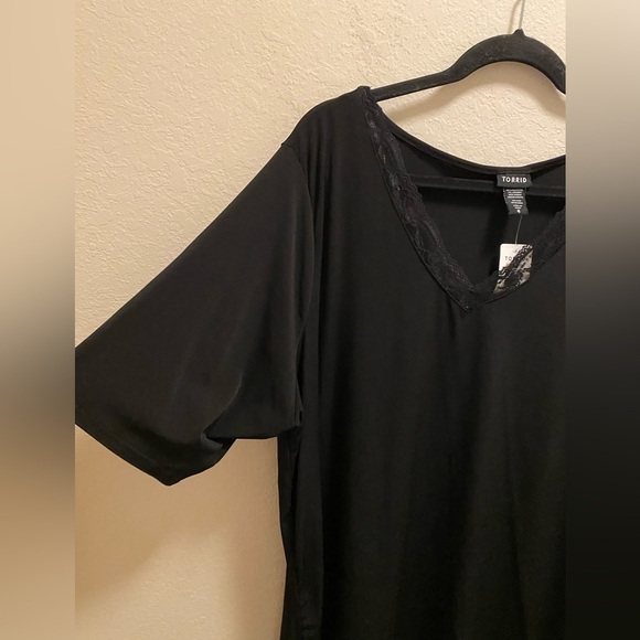 Torrid Black Lace Trim Stretch V-Neck T-Shirt Size 4X New With Tag - Picture 3 of 4